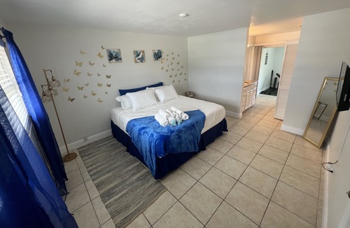 Caloosahatchee Casa | Cozy Downtown 3BR w/ Games Gym Pets Grill