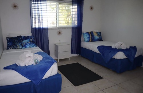 Caloosahatchee Casa | Cozy Downtown 3BR w/ Games Gym Pets Grill