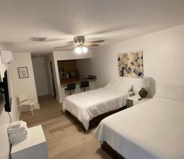 Sailboat Bend Apartamento | Cozy Downtown Apartments on Water