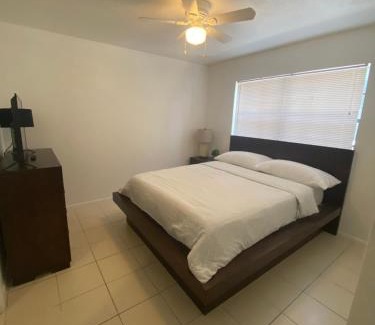 Sailboat Bend Apartamento | Cozy Downtown Apartments on Water