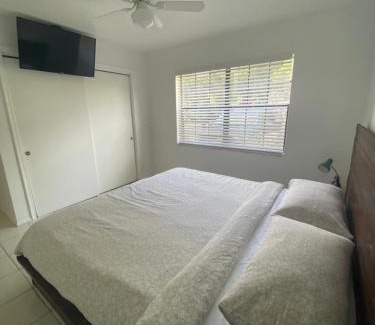 Sailboat Bend Apartamento | Cozy Downtown Apartments on Water