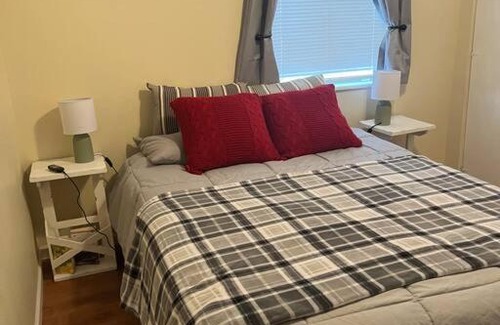 Montrose Casa | Cozy downtown bungalow minutes from Black Canyon