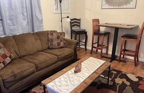 Montrose Casa | Cozy downtown bungalow minutes from Black Canyon