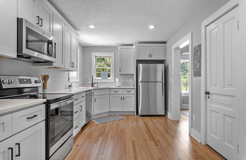 Southern Pines Cabaña | Cozy downtown cottage close to the park