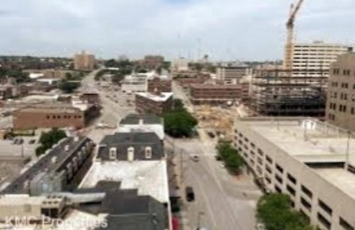 Downtown Omaha Apartamento | Cozy Downtown Condo w/ Blue Sky Views
