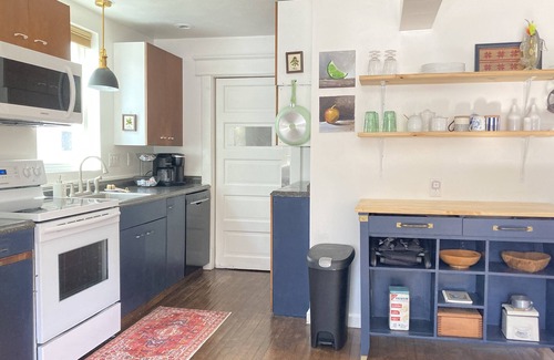 Erie Casa | Cozy Downtown Erie home only 2 blocks from UPMC Hamot