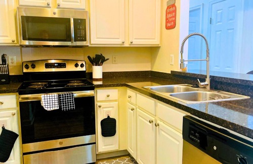 West Freemason Apartamento | Cozy Downtown Norfolk Apt w/patio