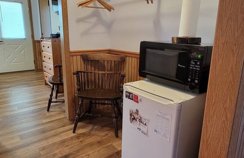 Orange Prairie Cabaña | Cozy Easy Going Getaway Prairie Stables 4