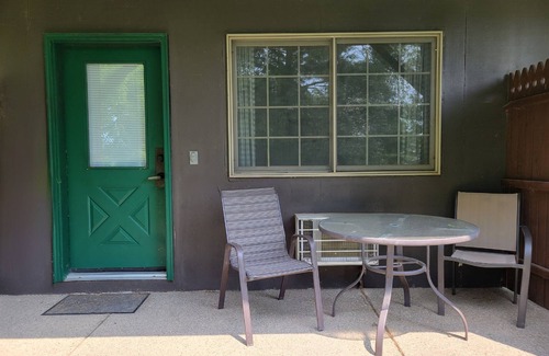 Orange Prairie Cabaña | Cozy Easy Going Getaway Prairie Stables 4