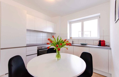Weißgerber Apartamento | ★Cozy & Elegant★ | Near Danube, ♛King Bed, Balcony