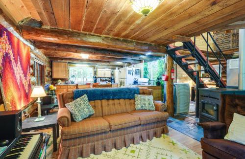 Elizabethtown Casa | Cozy Elizabethtown Cabin with Fire Pit!