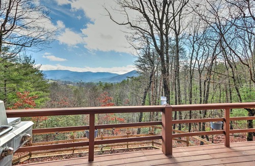 Ellijay Cabina | Cozy Ellijay Cabin w/ Deck & Mountain Views