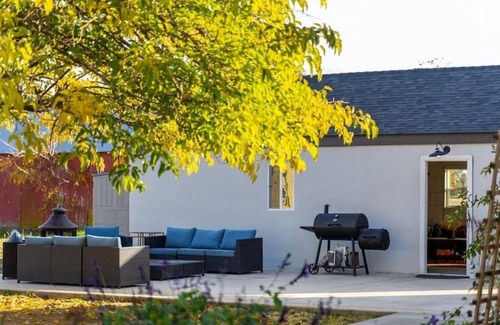 Elverta Casa | Cozy Elverta Ranchette On 2-Acres! Pet Friendly!