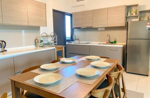 Shah Alam Apartamento | Cozy Emira Home 3 Bedrooms