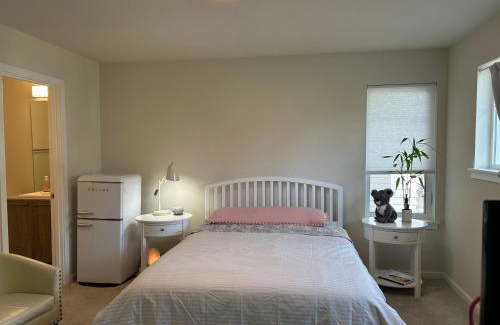 Maplewood Casa | Cozy Ensuite 1b1b1wc wifiACparking