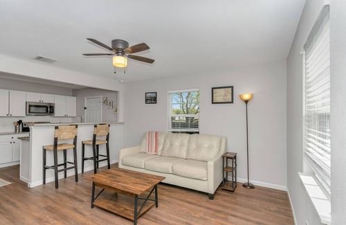 Grand Prairie Apartamento | Cozy entire 1-bedroom apartment in charming Grand Prairie with yard