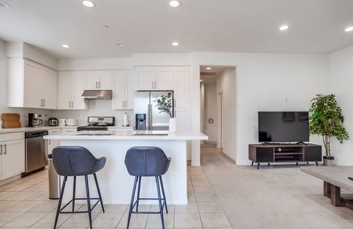 Arcadia Casa | Cozy Entire 2 Bedroom Townhouse