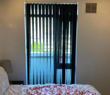 Barking Apartamento | Cozy Entire Apartment with Free onsite Parking, 2-Min Walk to Barking Station