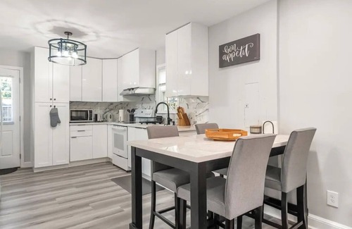 Yorktown Casa | Cozy Entire Single Family House near D.C