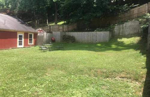 Marshall-Shadeland Casa | Cozy escape close to downtown, stadiums & parks