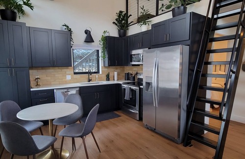 Farviews - Pattee Canyon Casa | Cozy, extremely CLEAN, Missoula Guesthouse Retreat!