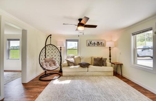Fair Play Casa | Cozy Fair Play Home with Deck 4 Mi to Lake Hartwell!