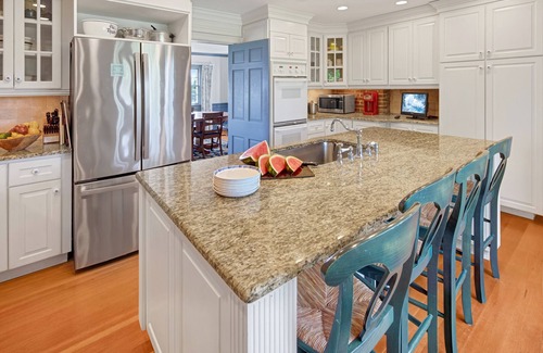 Chilmark Casa | Cozy Family Escape with Private Beach Access and Shared Tennis Courts