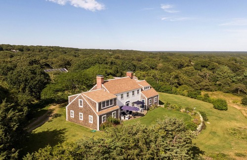Chilmark Casa | Cozy Family Escape with Private Beach Access and Shared Tennis Courts