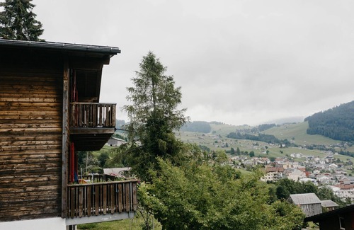 Amden Apartamento | "Cozy Family Flat with Stunning Mountain Views in Amden, Switzerland!"