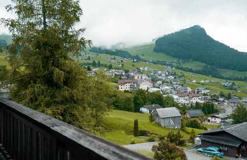Amden Apartamento | "Cozy Family Flat with Stunning Mountain Views in Amden, Switzerland!"