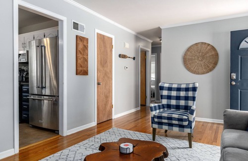 Overland Park Casa | ~Cozy & Family Friendly Home~ Game Room | Self Check-in | FAST WiFi|