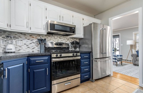 Overland Park Casa | ~Cozy & Family Friendly Home~ Game Room | Self Check-in | FAST WiFi|