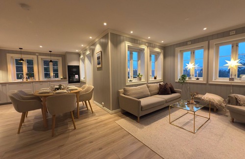 Sagvag Casa | Cozy, family-friendly house - 15 minutes' drive from Leirvik – hot tub