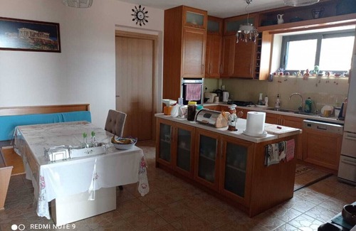 Lefktron Casa | Cozy family friendly shared home with stunning view