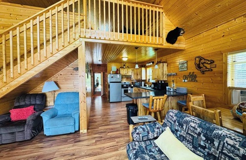 Chippewa Falls Cabina | Cozy family getaway right on Lake Wissota!