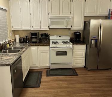 Placentia Casa | Cozy Family Home - 20 Mins from Disneyland