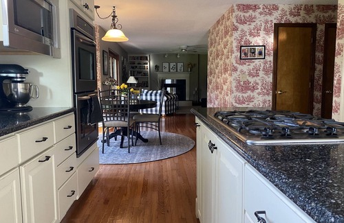State College Casa | Cozy family home close to Beaver Stadium and Waffle Shop!