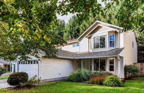 Vancouver Casa | Cozy Family Home with Hot Tub and Workspace Near Portland