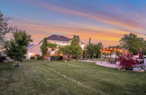 Highland Casa | Cozy Family House in Highland!
