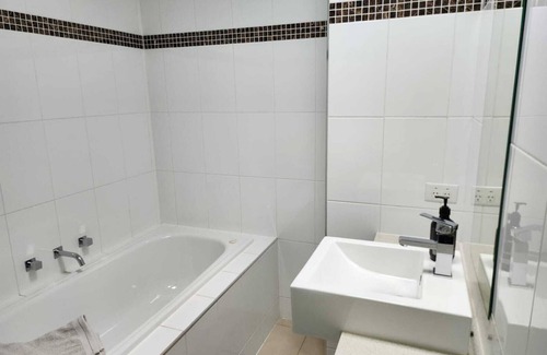 Truganina Casa | Cozy family retreat in Truganina