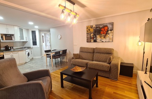 Gros Apartamento | Cozy family retreat in Gros, 10 min from Zurriola Beach. Comfort and tranquility