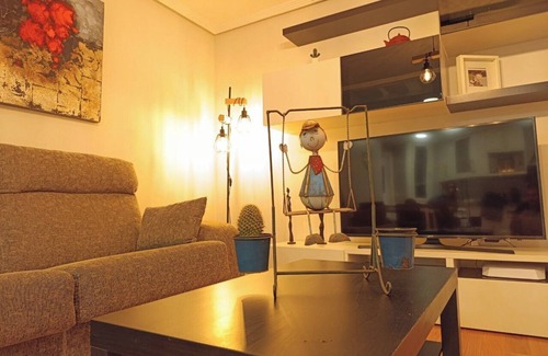 Gros Apartamento | Cozy family retreat in Gros, 10 min from Zurriola Beach. Comfort and tranquility