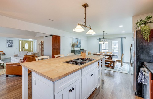 Paw Paw Lake Cabaña | Modern Coloma Cottage: Walk to Little Paw Paw Lake