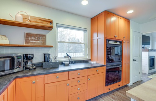 Paw Paw Lake Cabaña | Modern Coloma Cottage: Walk to Little Paw Paw Lake
