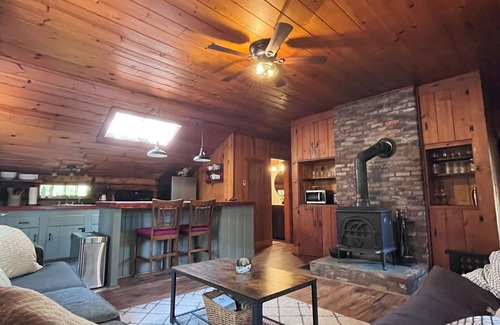 Thornton Cabina | Cozy, family-sized log cabin in NH White Mountains!