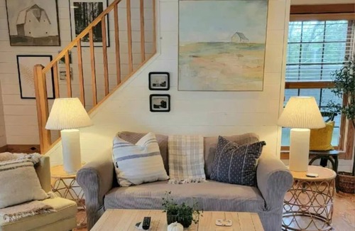 Leesburg Cabaña | Cozy Farm Cottage on secluded 14 acre farm on the outskirts of Leesburg