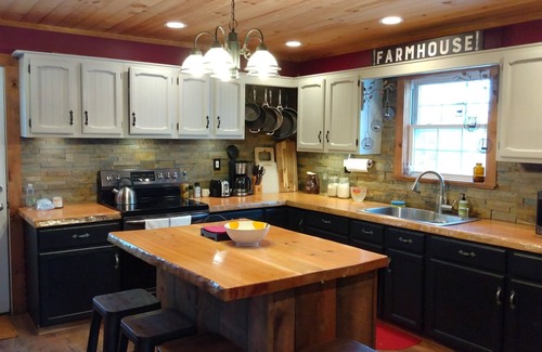 Beach Lake Casa | Cozy Farm House in the Upper Delaware Valley. Pet friendly, weekly discount.