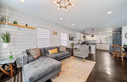 Candler-McAfee Casa | Cozy Farm House Near Downtown with Large Backyard