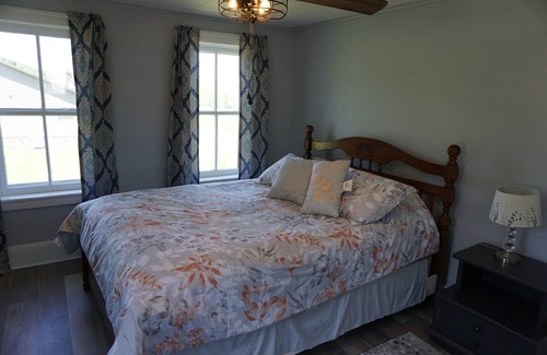 Loysburg Otro | Cozy Farm house 1950's Era but with modern updates