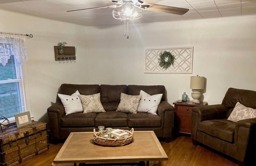 Zionville Otro | Cozy Farmhouse 🤍 Children's playhouse 🤍 Firepit and Stream you can fish in